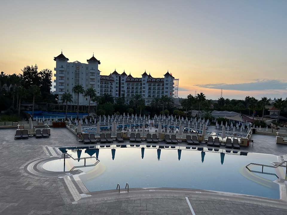 Pool Side Mare Resort & Spa