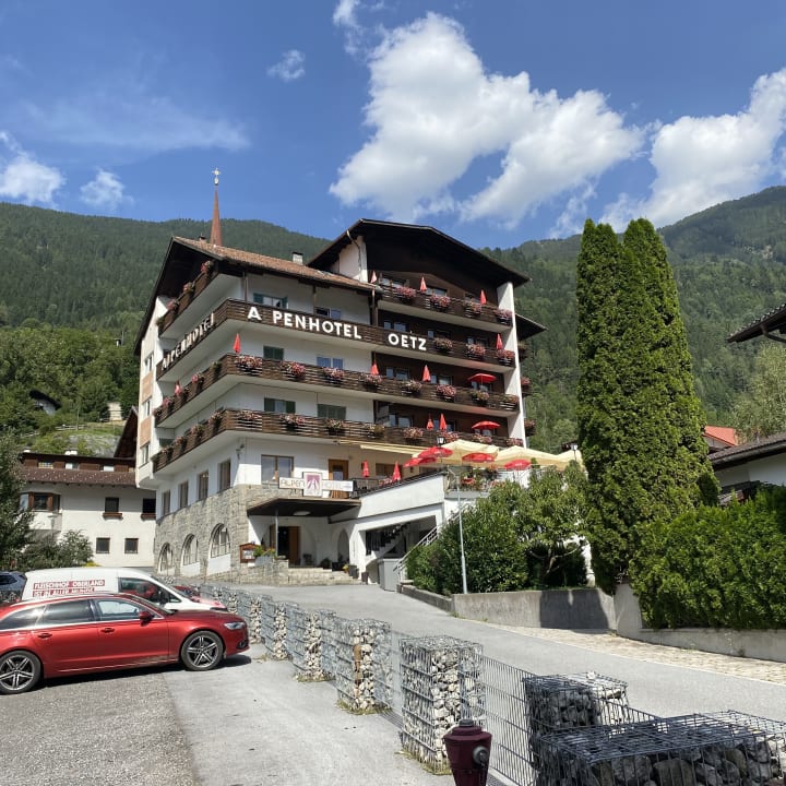 Außenansicht Alpenhotel Oetz