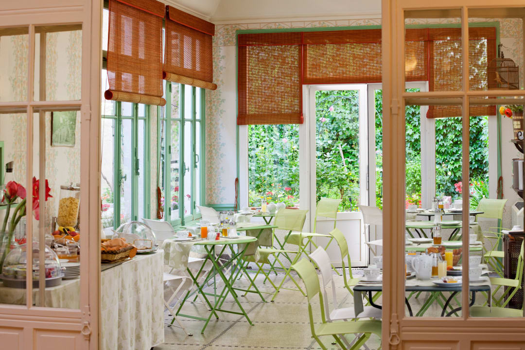 Salle de petit déjeuner Eté Arverna Hotel