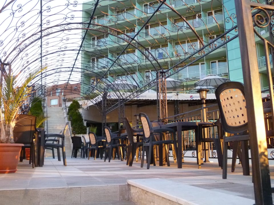 Außenbereich vom Restaurant Hotel Bilyana Beach