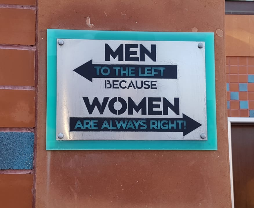 Cooles Schild an den Toiletten der Poolbar Megasaray Club Belek