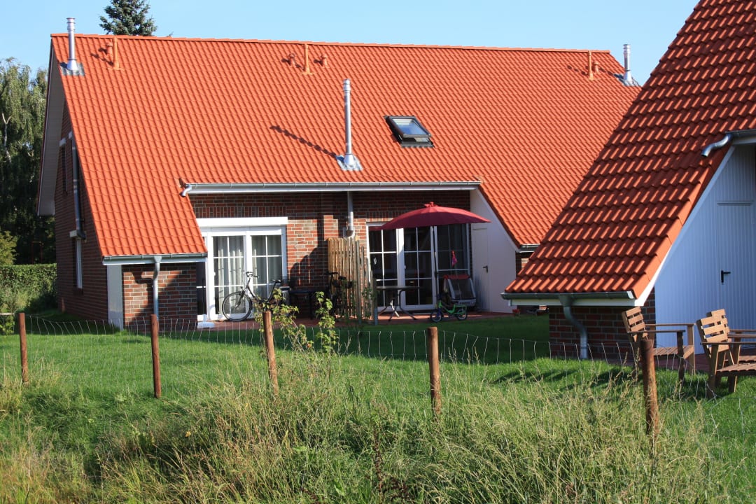 Gartenansicht mit Terrasse Feriendorf Robbenplate Haus Nr. 8