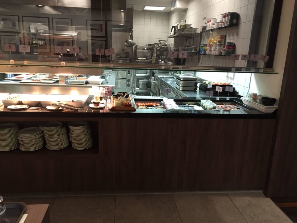 Üppige Auswahl. Speisen Kantine  hat mehr  AMERON Hamburg Hotel Speicherstadt