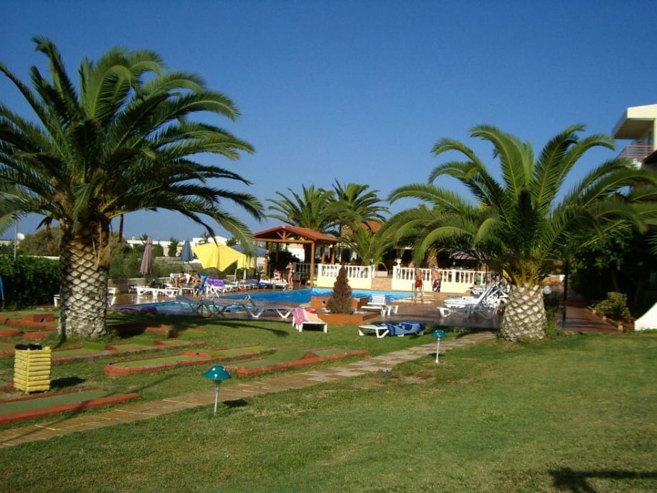 Gartenanlage mit Pool und Mini-Golf Hotel Cretan Garden