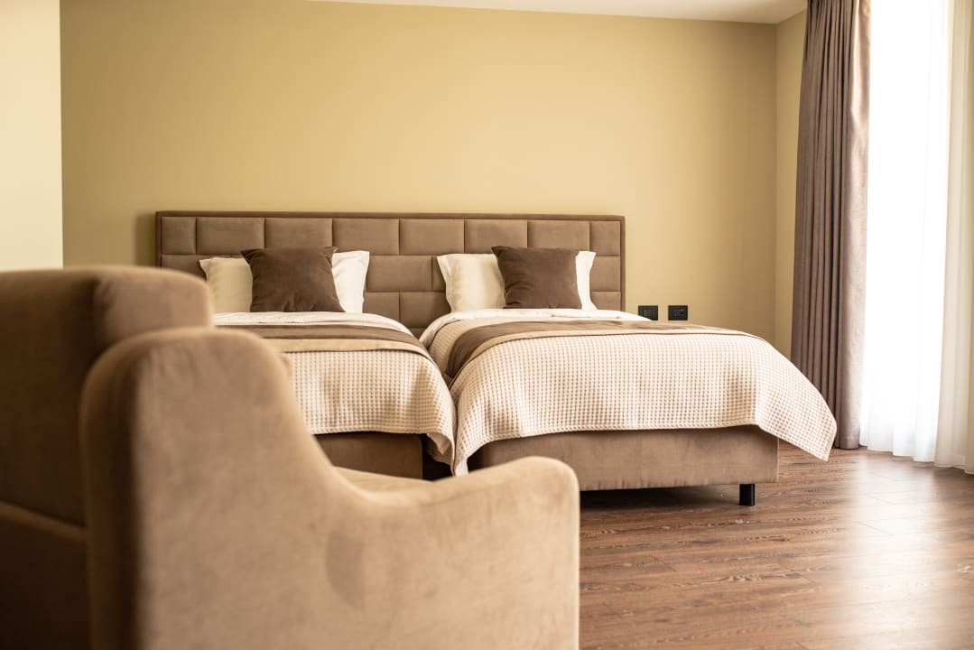 Zimmer Royal East Resort