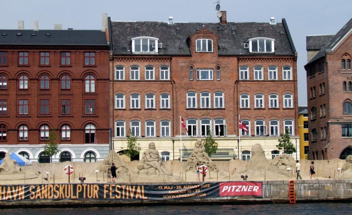 Canal view Hotel Copenhagen Strand