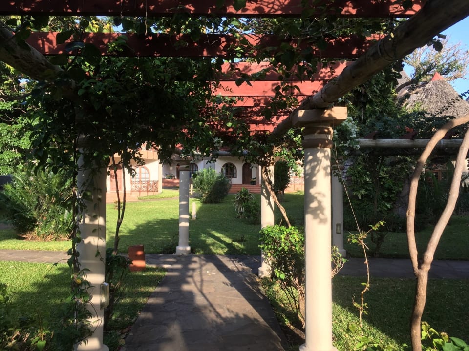 Gartenanlage Neptune Paradise Beach Resort & Spa