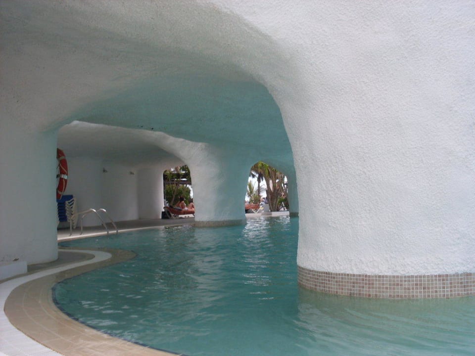 Unter dem Wasserfall Club Jandia Princess
