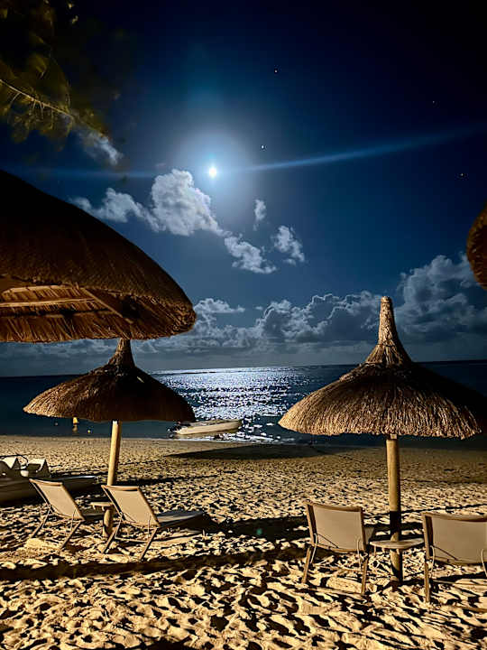 Strand Crystals Beach Resort Belle Mare, a member of Radisson Individuals