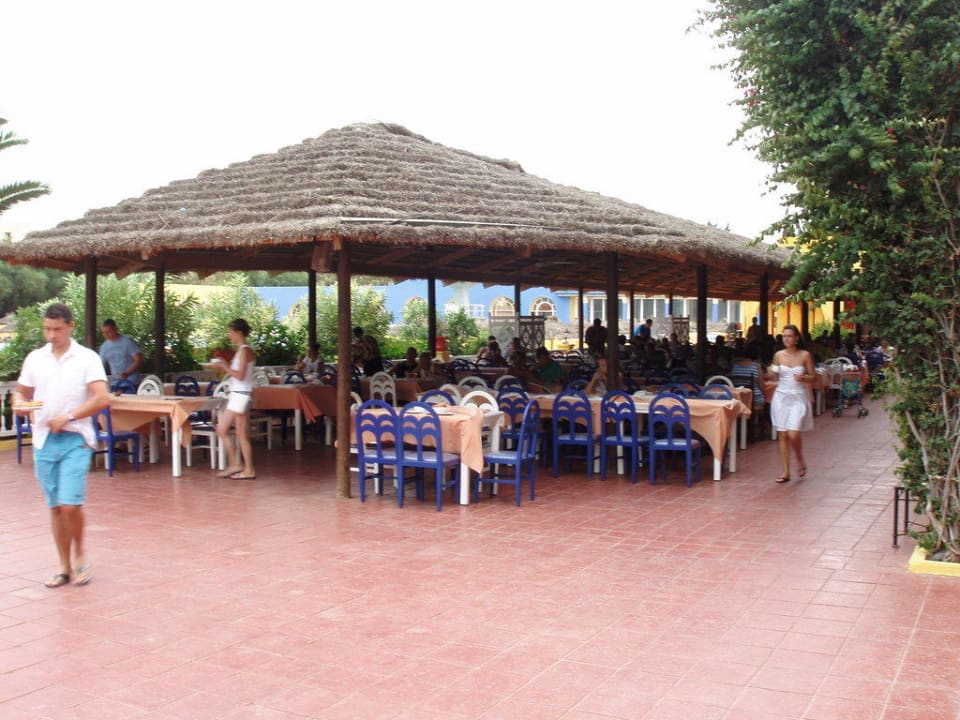 Taras  Hawai Beach Club