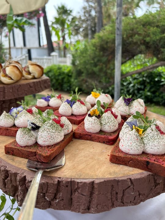 Gastro Adora Hotel & Resort