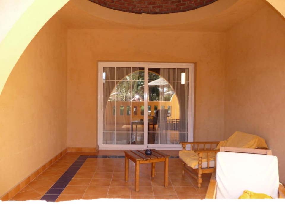 Blick auf die Zimmerterrasse Grand Makadi