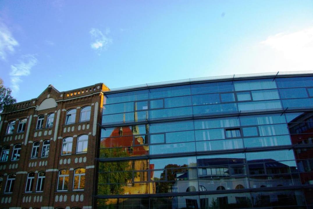 Nachbarsgebäude Dorint Hotel am Dom Erfurt