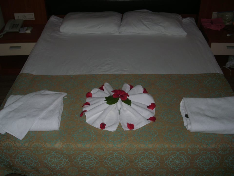 Bett Crystal Flora Pearl Collection