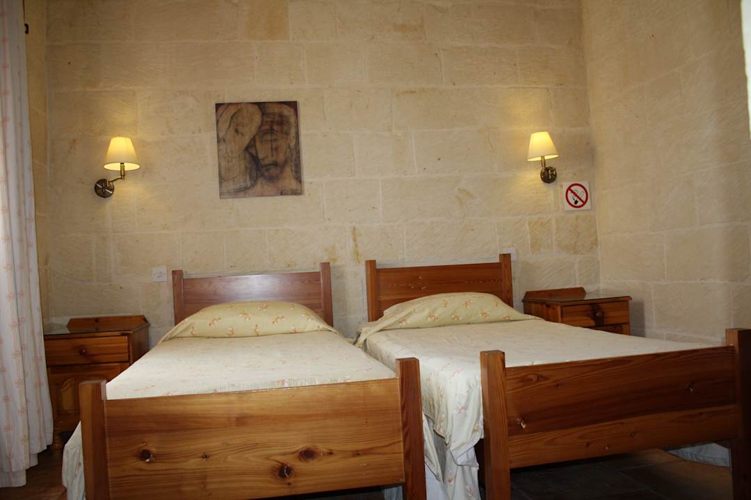 Twin bedroom at ground floor level Ta' Leli Farmhouse