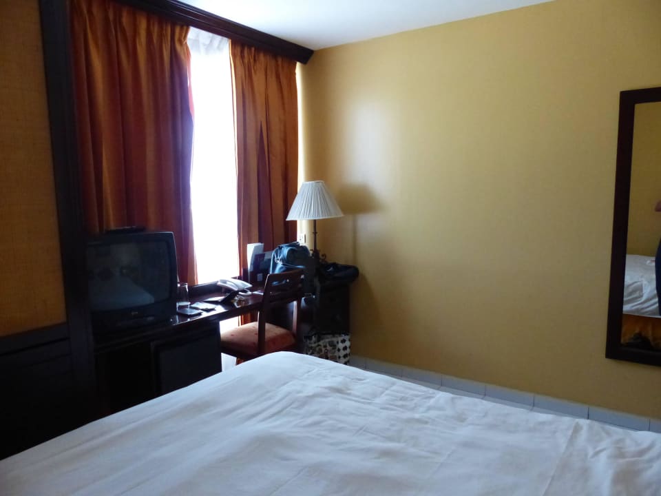 Mit Blick auf Schreibtisch Novus Plaza Hodelpa