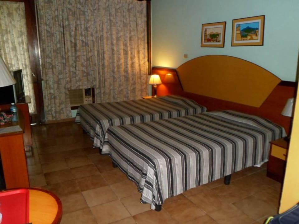 Gemütliches Zimmer Hotel Versalles