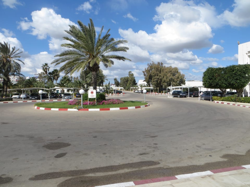 Der Weg vom Hotel zum Ausgang des Geländes El Mouradi Club Kantaoui