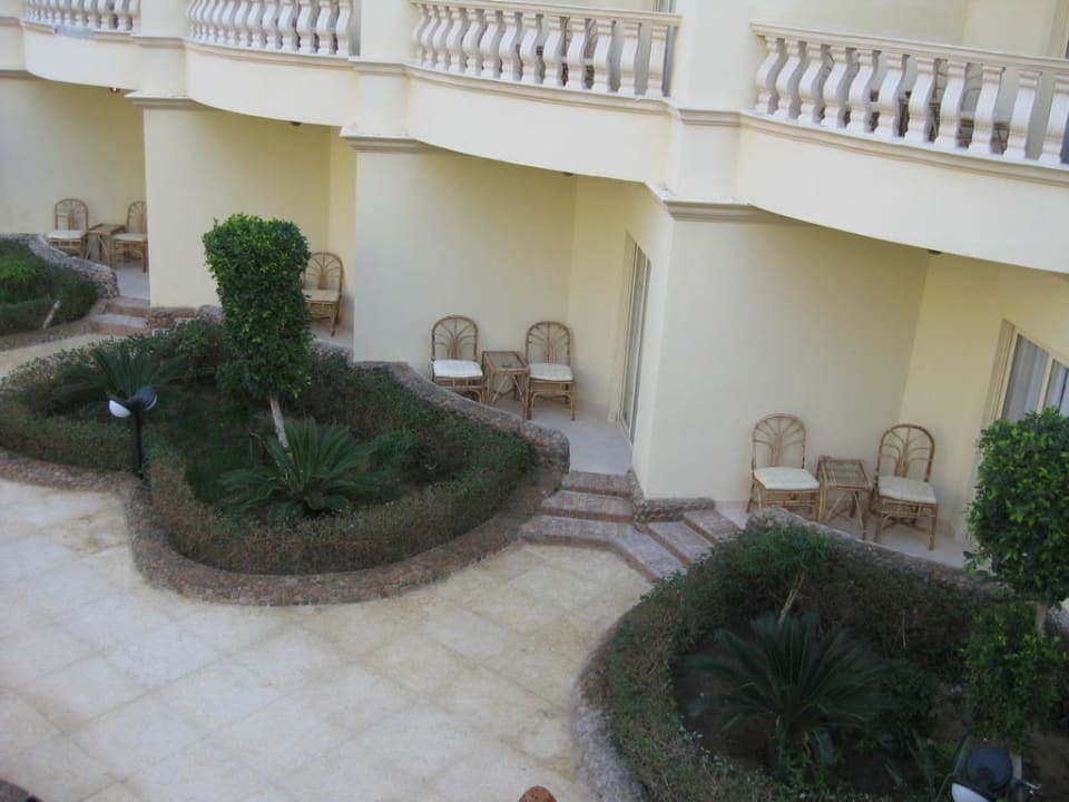 Terrassen der Zimmer im EG Riviera Aqua Park Resort