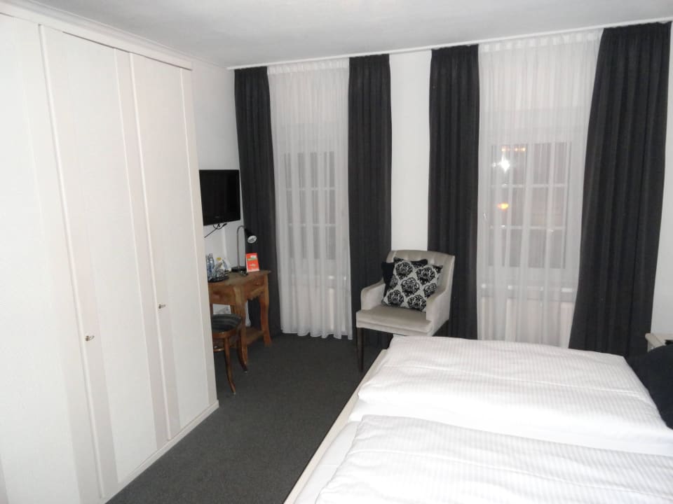 Blick ins Zimmer Hotel Stadt Coblenz