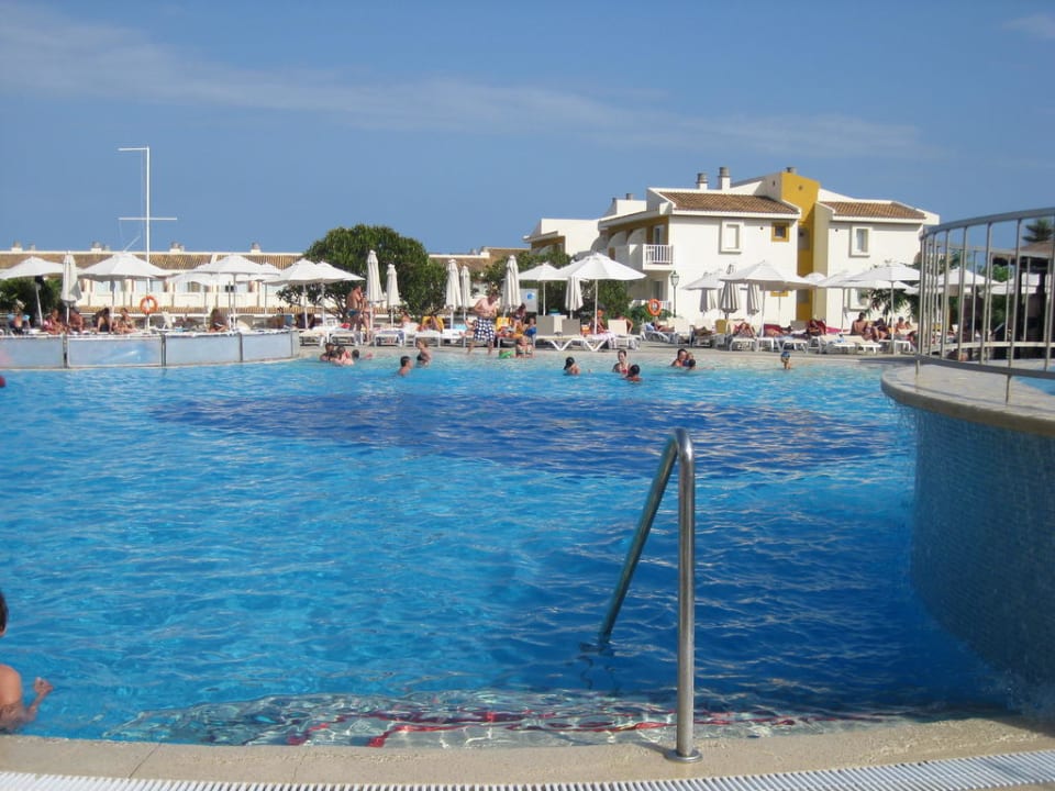 Une des deux magnifiques piscines blau punta reina