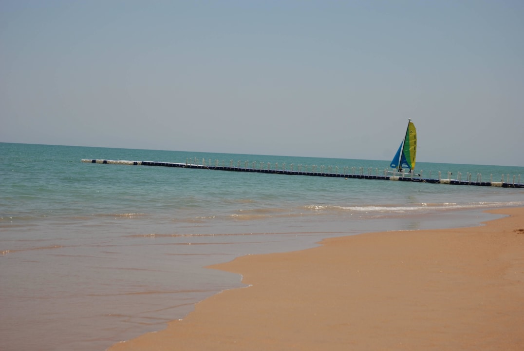 Rechts vom Hotel  Ramada Khao Lak Resort