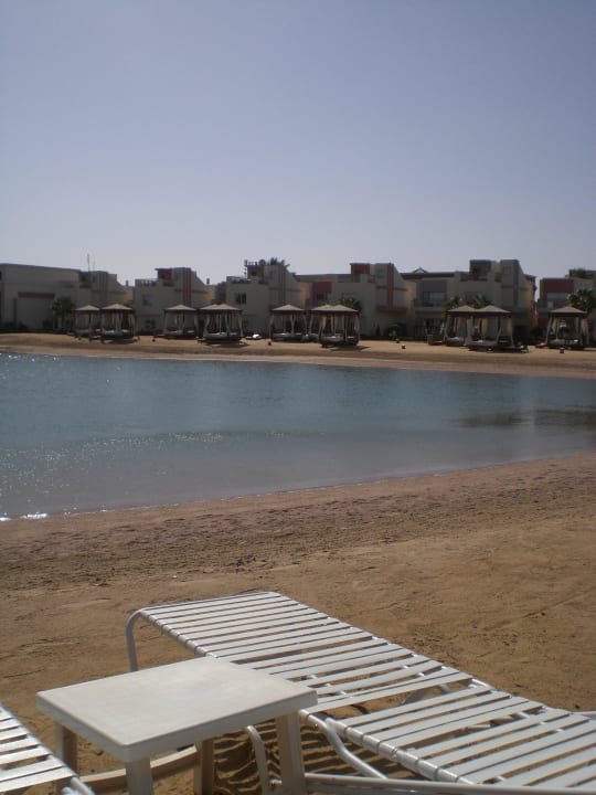 Gepflegter Strand SUNRISE Crystal Bay Resort