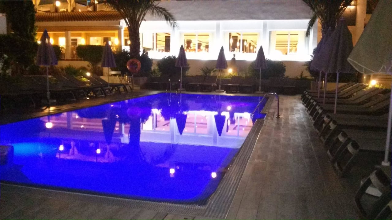 Oberer Pool am Abend Hotel Riu Palace La Mola