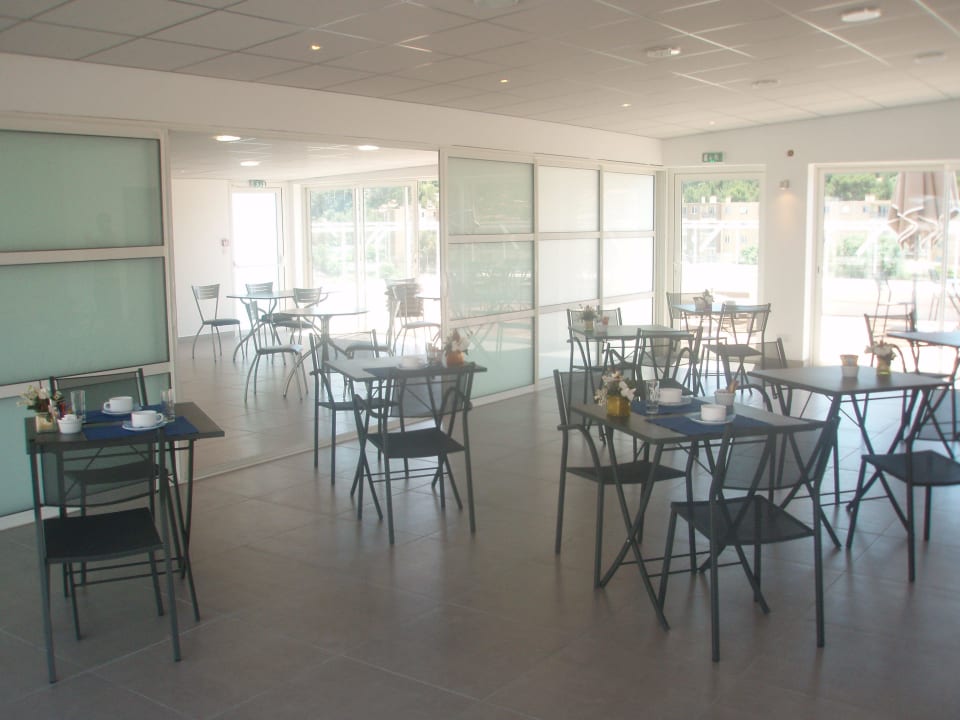 Salle Petit-déjeuner Ibis Styles Hyeres Centre Gare