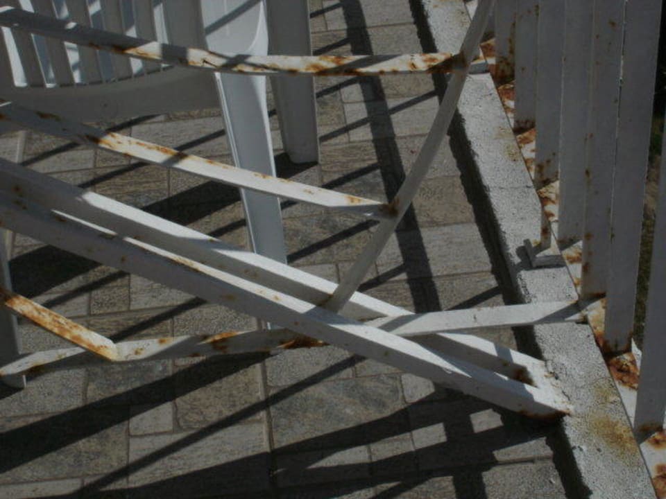 Rostige Balkonbrüstung Hotel Borjana