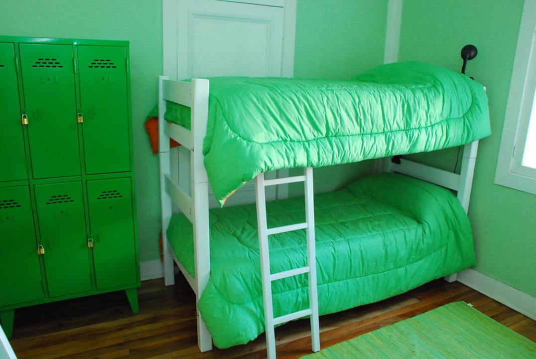 Green Room Pure Lounge Hostel