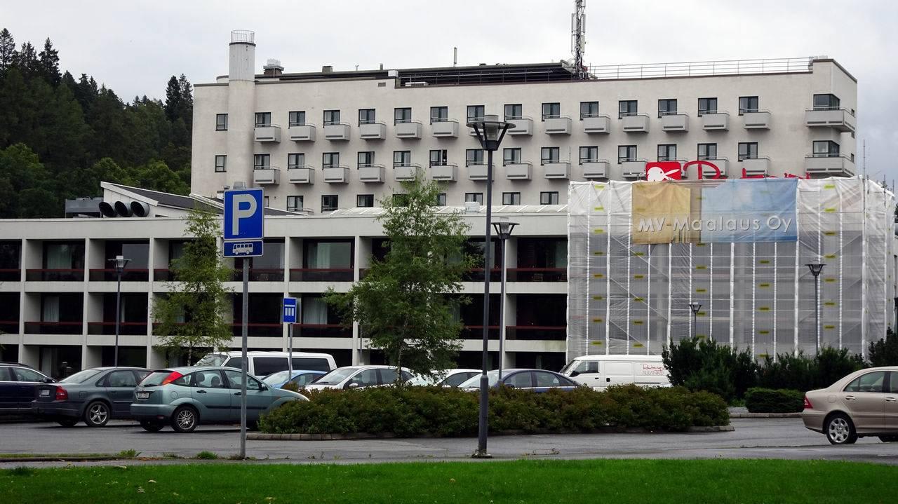 Annex and main building Scandic Aulanko