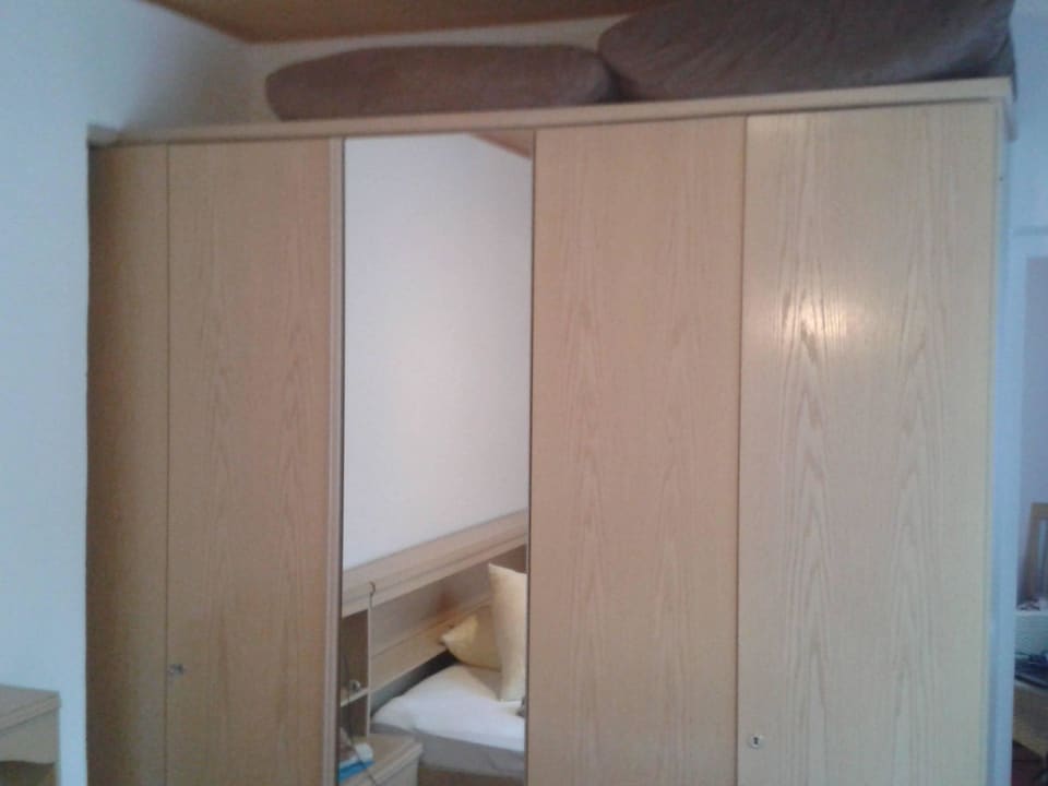 Der Schrank in der Wand Alpenhotel Edelweiss