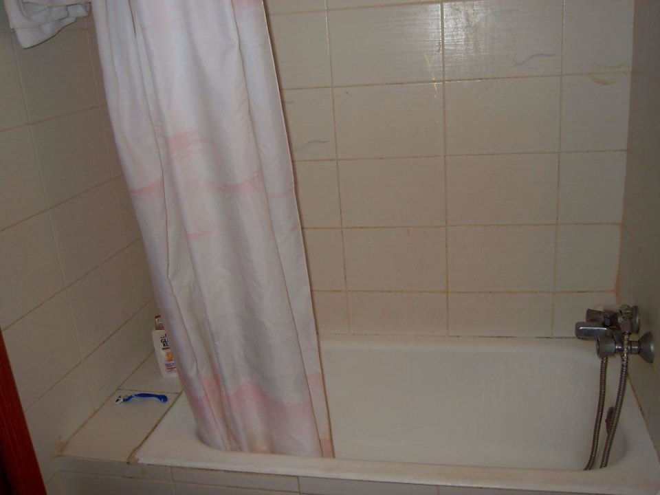 Die Badewanne mit Riss am Boden Bei Juan Playa Blanca