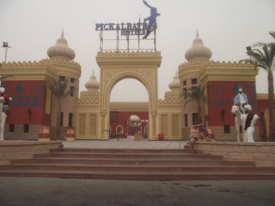 Haupteingang Pickalbatros Alf Leila Wa Leila Resort - Neverland Hurghada