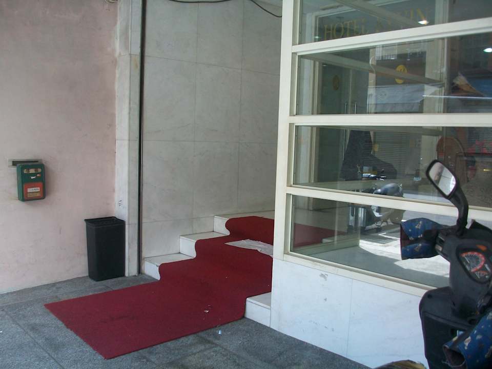 Eingang Kevin Business Hotel