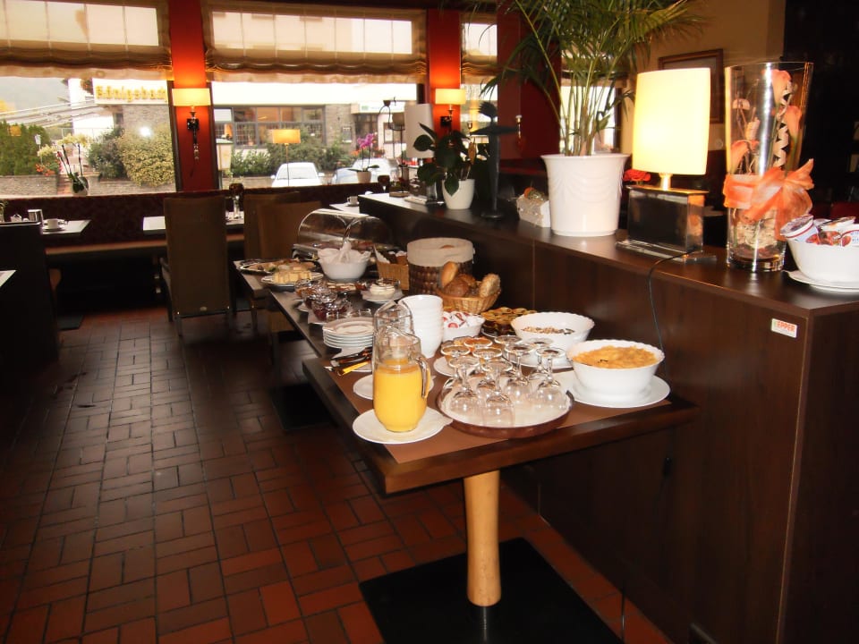 Leckeres Frühstücksbuffet Hotel Zum Fährturm