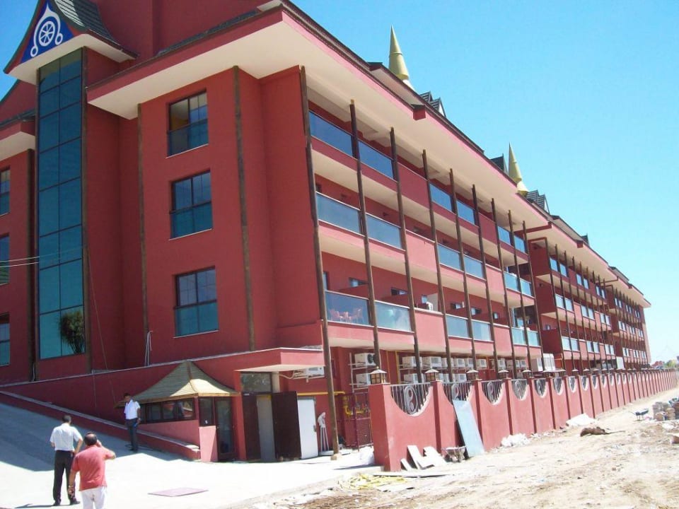 Seitenansicht des Hotels Siam Siam Elegance Hotels & Spa