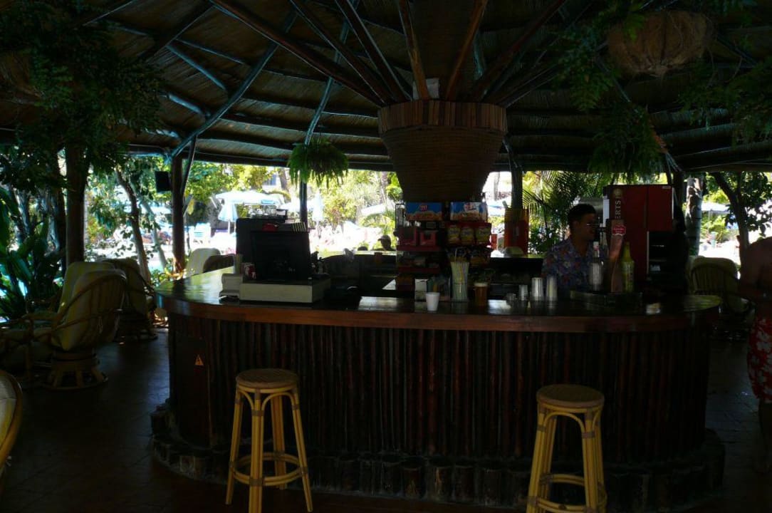 Die Bar in der Mitte der Poollandschaft Gran Canaria Princess