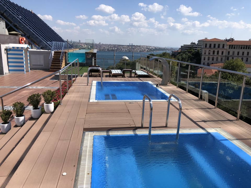 Pool Hotel The Ritz-Carlton Istanbul