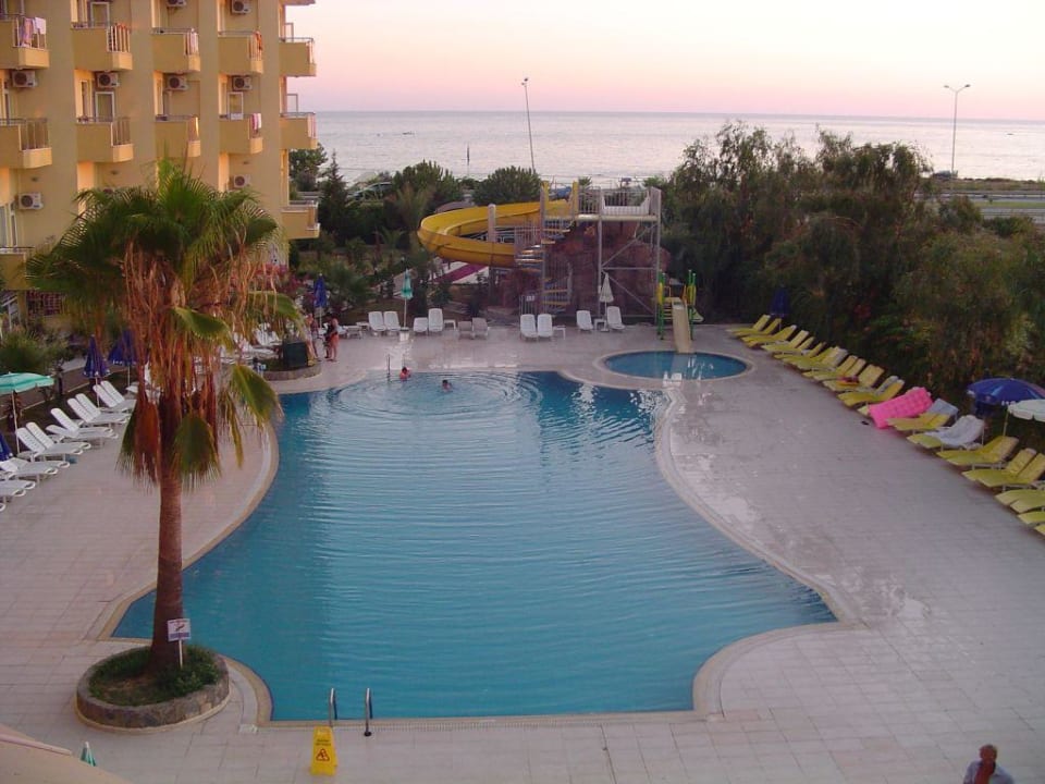 Der Pool Hotel Asrin Beach