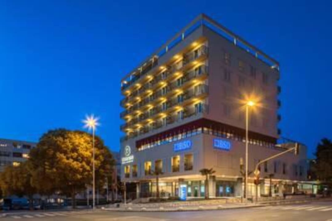 Hotelansicht am Abend Dioklecijan Hotel & Residence
