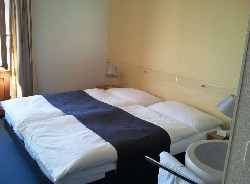 Einfachste Möblierung See- und Seminarhotel FloraAlpina