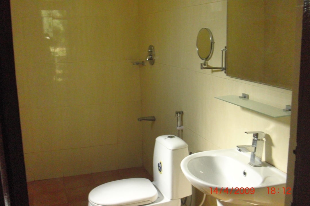 Bungalow Toilette  Hotel Nilaveli Garden Inn