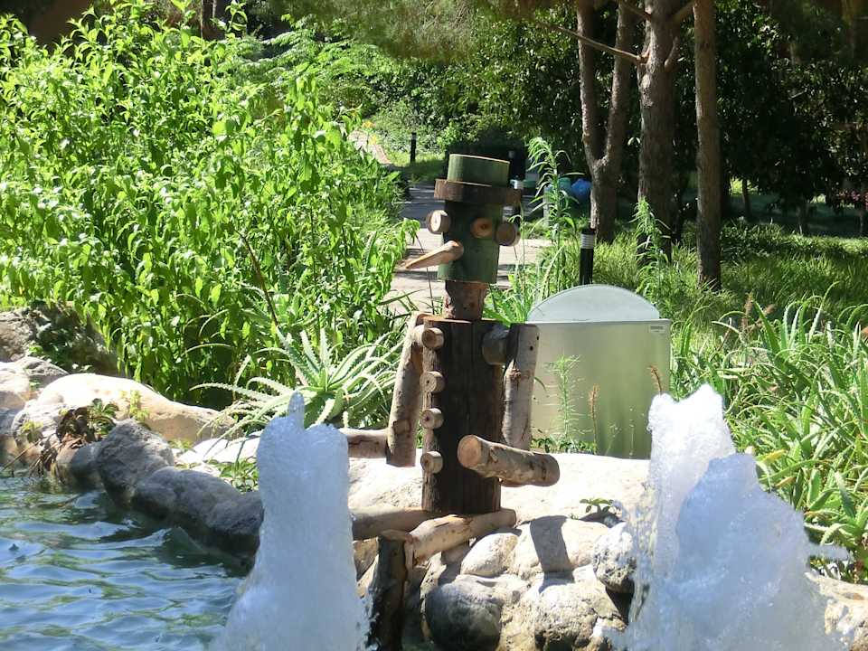 Dekoration in der Gartenanlage Asteria Family Belek