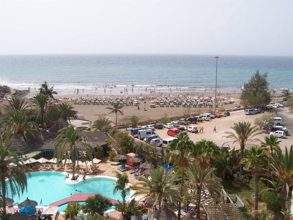 Blick vom 6. OG auf die tolle Poolanlage & Strand Corallium Beach by Lopesan Hotels - Adults only