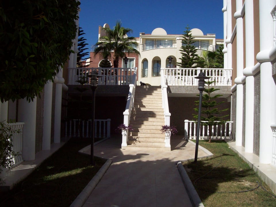 Treppe auf dem Weg zum Relxa-Pool Kamelya Fulya Hotel