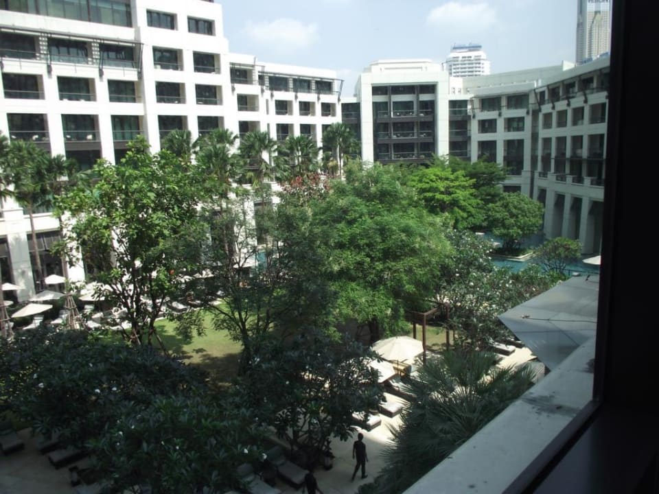 Sicht zur Poolanlage Siam Kempinski Hotel Bangkok