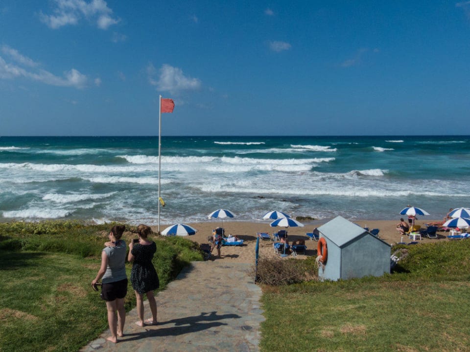 Liegewiese und Strand Hotel Ariadne Beach