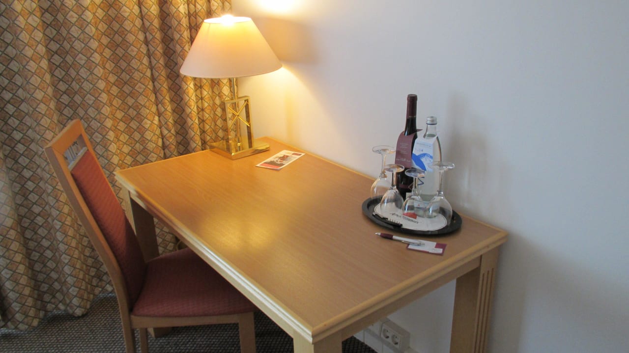 Wenn man noch Hausaufgaben machen muss.  Mercure Hotel Berlin Tempelhof